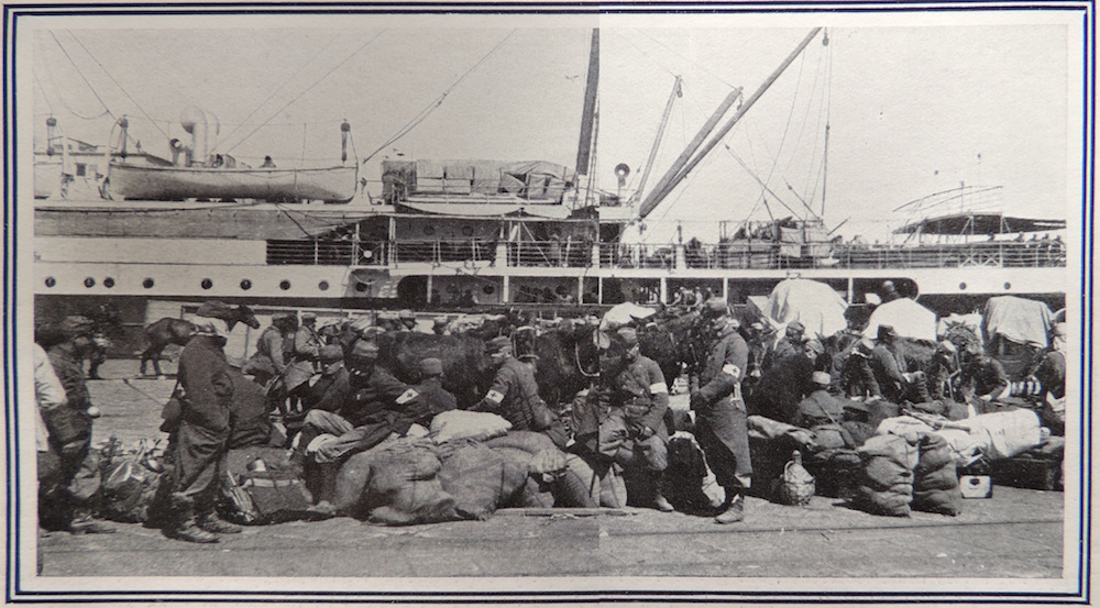 Début de l’embarquement du C.E.O. Dardanelles